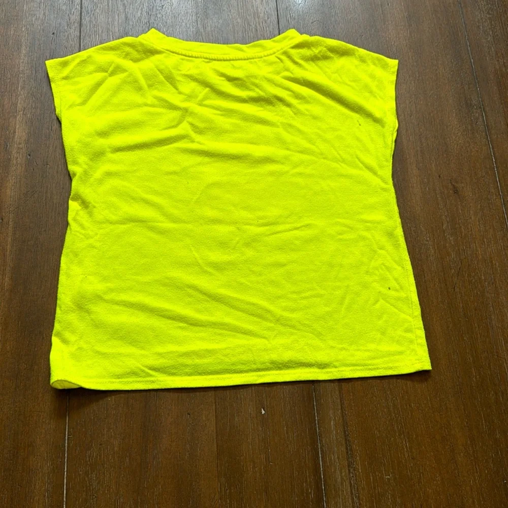 Size 6-7YRS Nike bright just do it tee